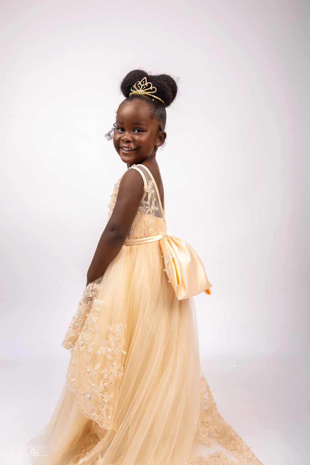 Portrait d'enfant en robe de princesse