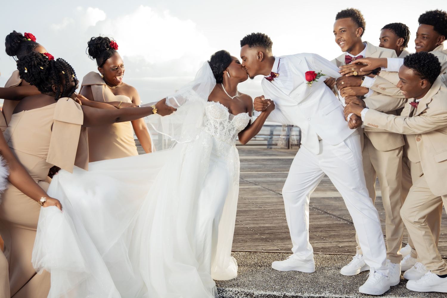 Cortège de mariage en liesse